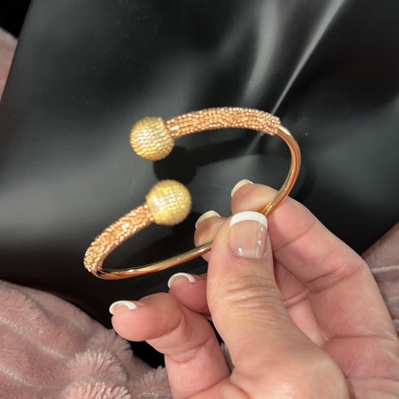 18k gold Jewelry - 18k yellow and rose gold bangle bracelet, very unique.